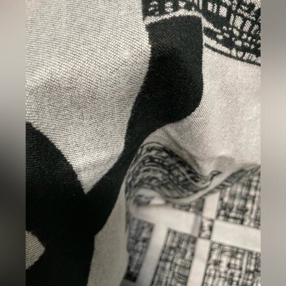 Chanel Beauty Cashmere/Silk Scarf - Picture 3 of 11